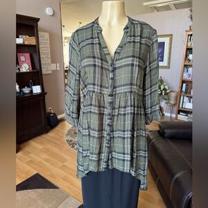 Torrid olive green plaid short roll tab sleeves Vneck tunic-size M/L